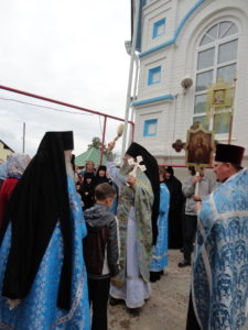 Божественной Литургией закончился в день праздника Успения Пресвятой Богородицы 12-й покаянный Крестный ход Ижевск - Перевозное.